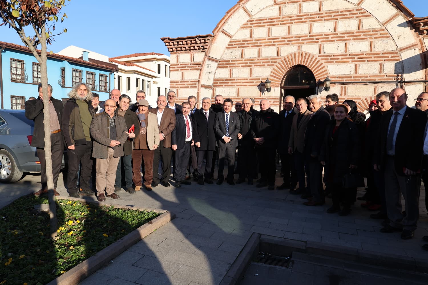 Osmangazi Belediye Başkanı Erkan Aydın, mahalle buluşmaları kapsamında ilçedeki 10