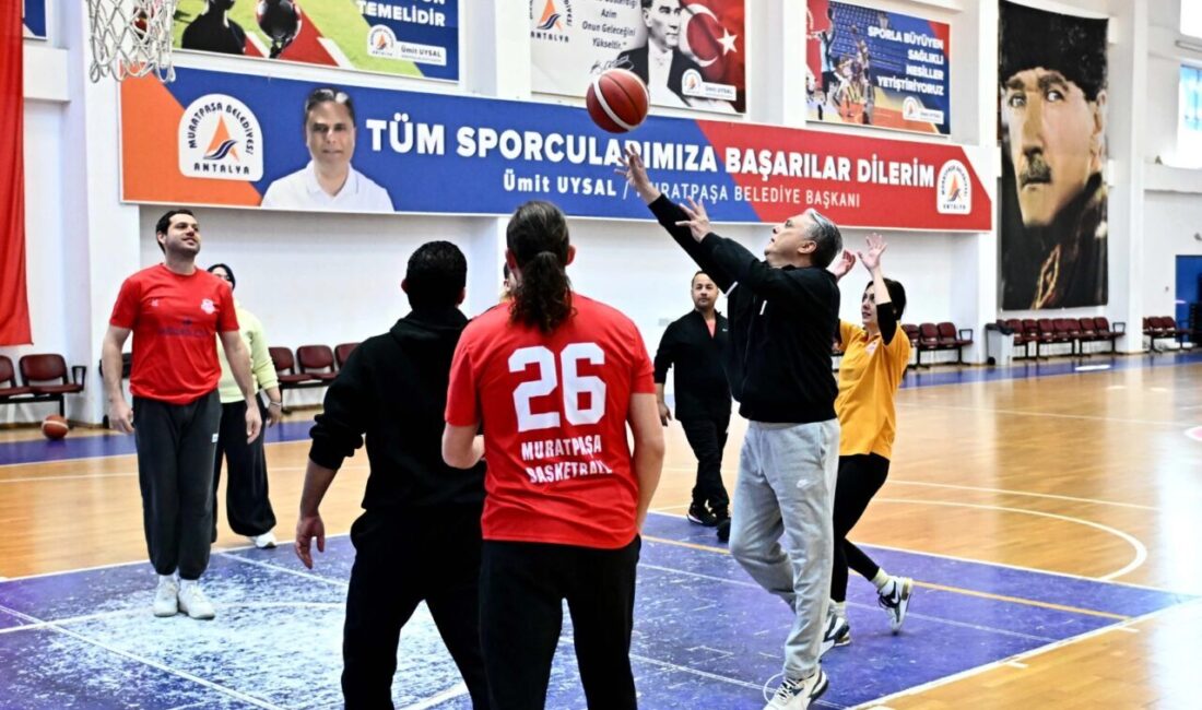 Antalya Muratpaşa Belediye Başkanı Ümit Uysal, ilçede faaliyet gösteren 103