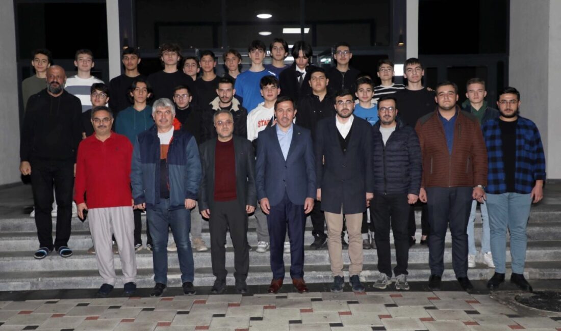 Konya'da Karatay Belediye Başkanı Hasan Kılca, Hacıveyiszade Erkek Öğrenci Yurdu’nda