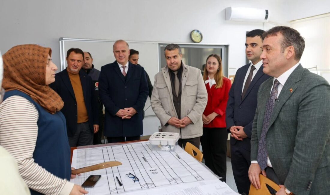 Bilecik Valisi Faik Oktay Sözer, Osmaneli Halk Eğitim Merkezini ziyaret