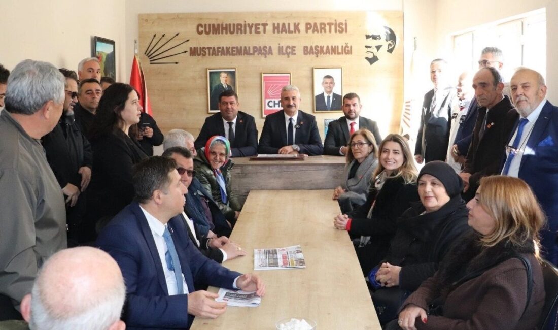 CHP Bursa İl Başkanı Nihat Yeşiltaş, il yöneticileri ve ilçe