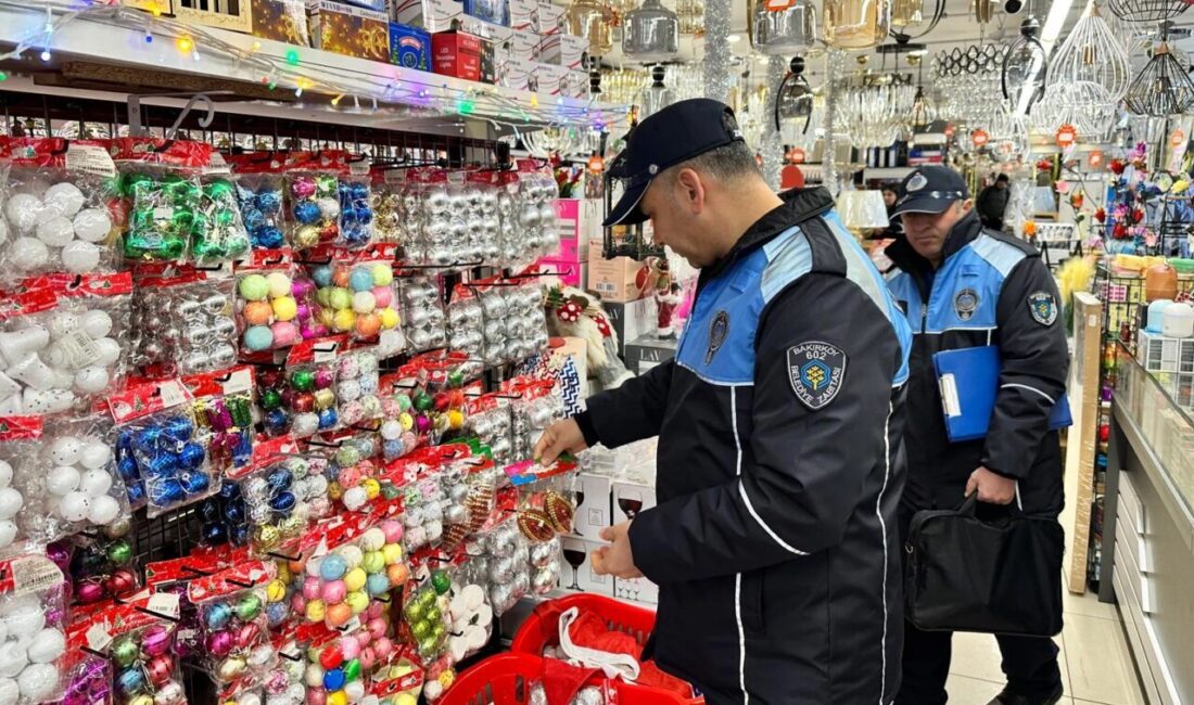 İstanbul'da Bakırköy Belediyesi Zabıta Müdürlüğü ekipleri, vatandaşların yılbaşı hazırlıklarını yaptığı