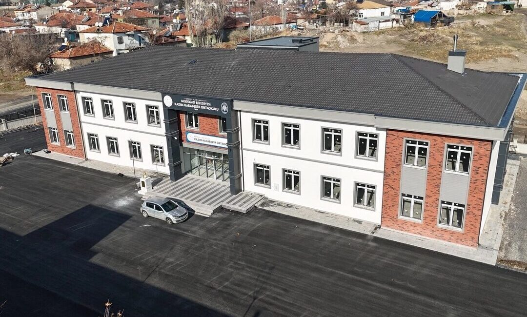 Ortaokul ve ilkokul olmak üzere Kazım Karabekir Mahallesi’nde iki okulun