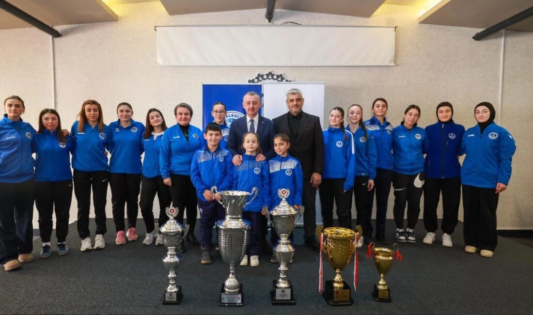 Kocaeli Büyükşehir bünyesindeki Kağıtspor Kulübü, 2025 yılını 317 madalya ile