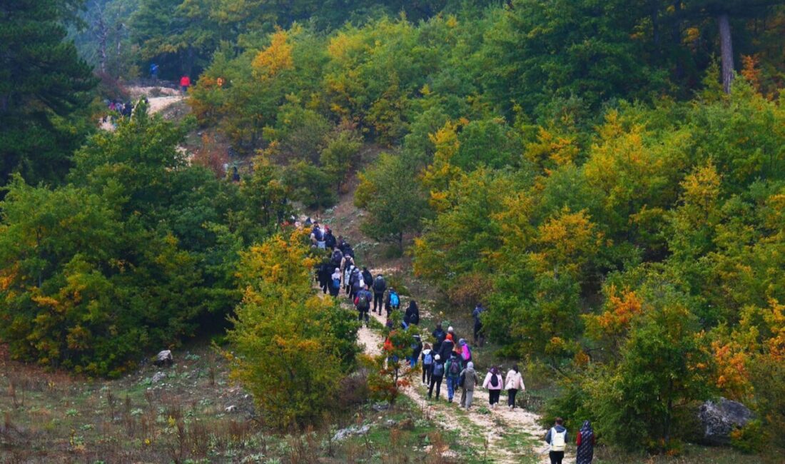 Sakarya Büyükşehir’in düzenlediği Sonbahar Doğa Yürüyüşleri bu yıl 9 farklı