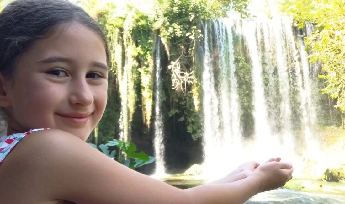 Antalya’nın simgelerinden Düden Şelalesi, 2025 yılı boyunca yaklaşık 900 bin