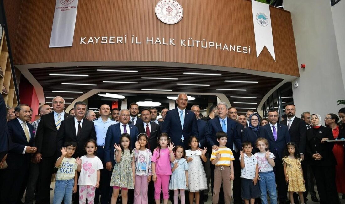 Kayseri Büyükşehir Belediyesi’nin kütüphanelerinde, Büyükşehir Belediye Başkanı Dr. Memduh Büyükkılıç’ın