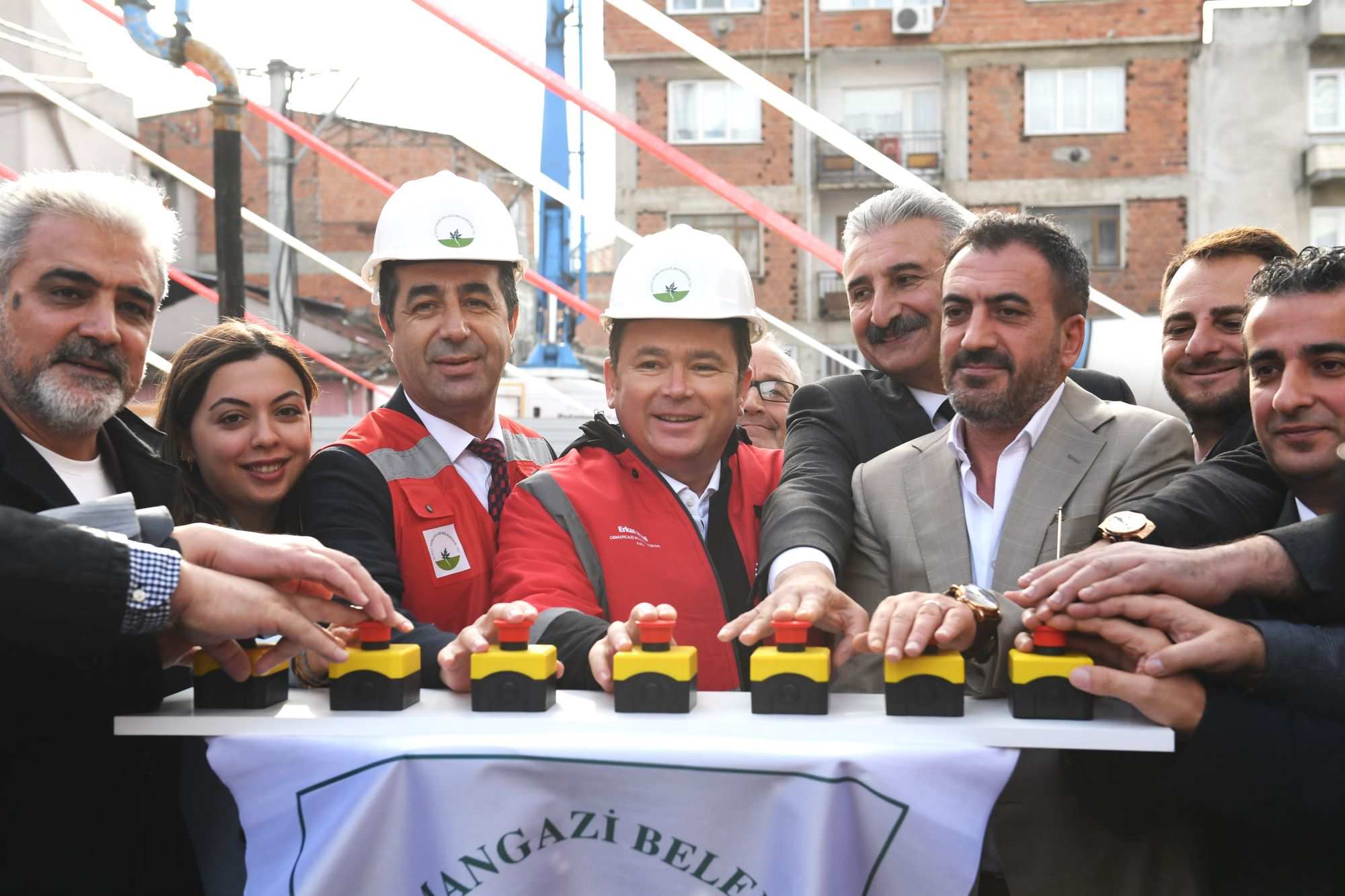 Osmangazi ilçesini  hizmetlerle donatan Osmangazi Belediye Başkanı Erkan Aydın,