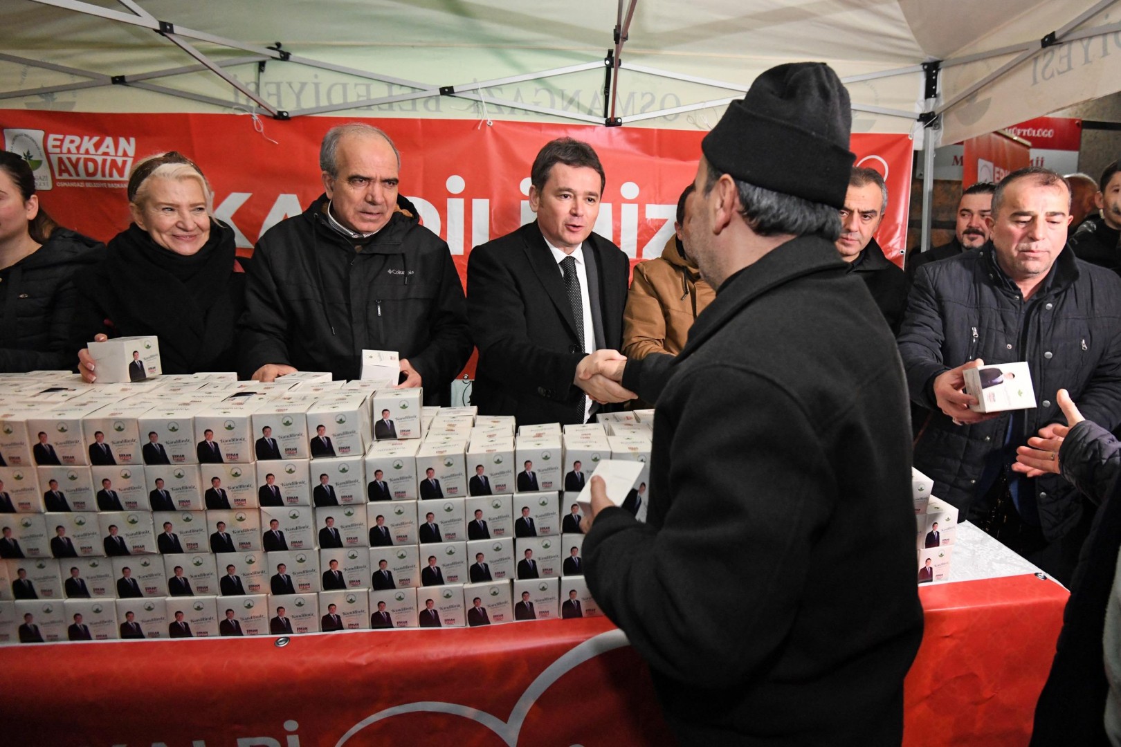 Osmangazi Belediye Başkanı Erkan Aydın, Berat Kandili dolayısıyla Çiftehavuzlar Mahallesi
