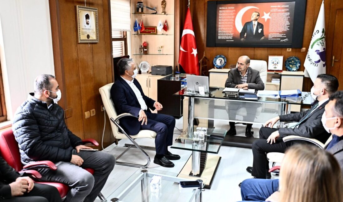 Antalya Muratpaşa Belediye Başkanı Ümit Uysal, Gazipaşa Kitap Fuarı kapsamında