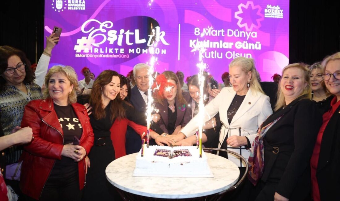 Büyükşehir Belediye Başkanı Mustafa Bozbey, eşi Seden Bozbey ile 8