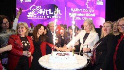 Büyükşehir Belediye Başkanı Mustafa Bozbey, eşi Seden Bozbey ile 8