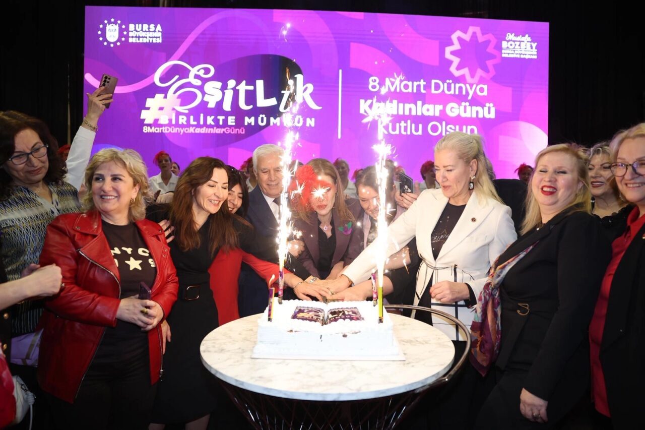 Büyükşehir Belediye Başkanı Mustafa Bozbey, eşi Seden Bozbey ile 8