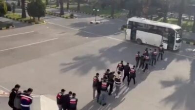 İçişleri Bakanlığı, jandarma ekiplerince 24 ilde düzenlenen operasyonlarda DEAŞ bağlantılı