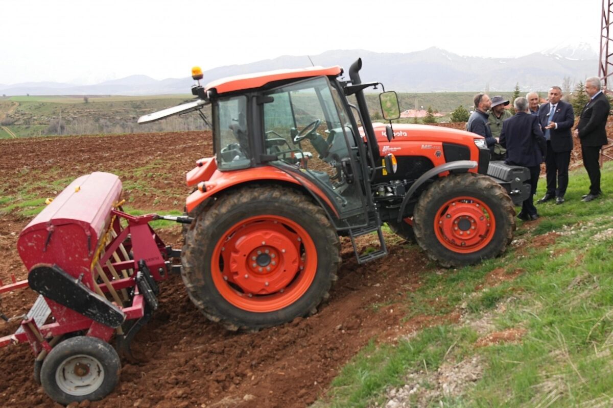 Adana Büyükşehir Belediyesi üreticiyi destekleyerek sosyal belediyecilikte etkin hizmet vermeye