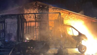 Adıyaman Merkez Akpınar Köyü Sağlık Ocağı bahçesinde bulunan hizmet aracında,