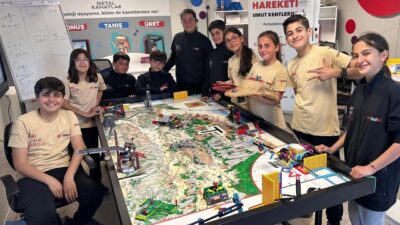 Koç Lisesi’nden 5 gencin kurduğu Koç Birlik Hareketi, depremzede öğrencileri