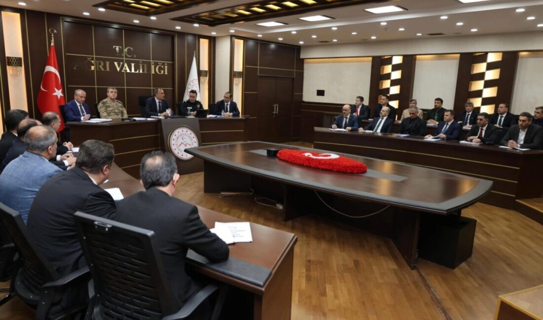 Ağrı Valisi Dr. Önder Bozkurt başkanlığında, okul ve yurtların güvenliğine