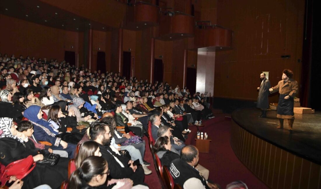 Ankara Büyükşehir Belediyesi Altındağ Gençlik Merkezi Tiyatro Ekibi’nin hazırladığı “Burun”,