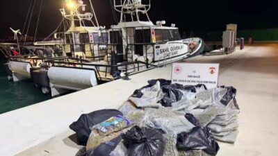 Balıkesir’in Ayvalık ilçesi açıklarında düzenlenen ortak operasyonda 158 kilogram skunk