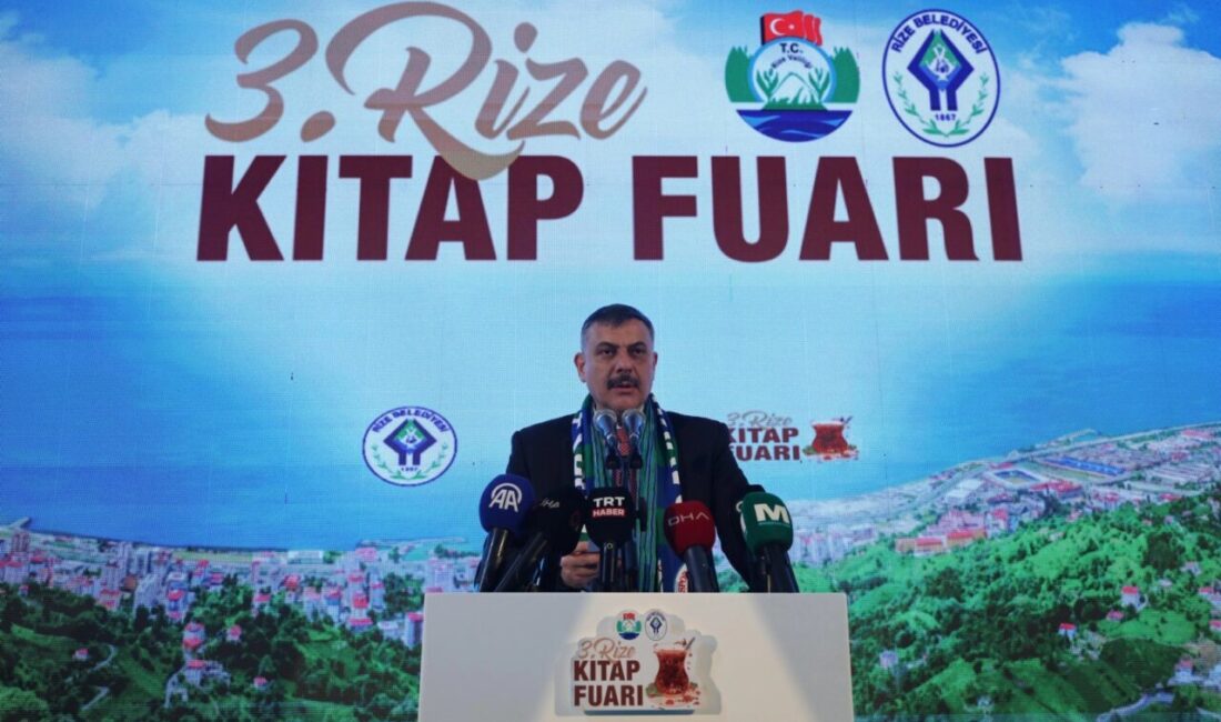 İçişleri Bakanı Mustafa Çiftçi, 3. Rize Kitap Fuarı’nın açılışında okumanın