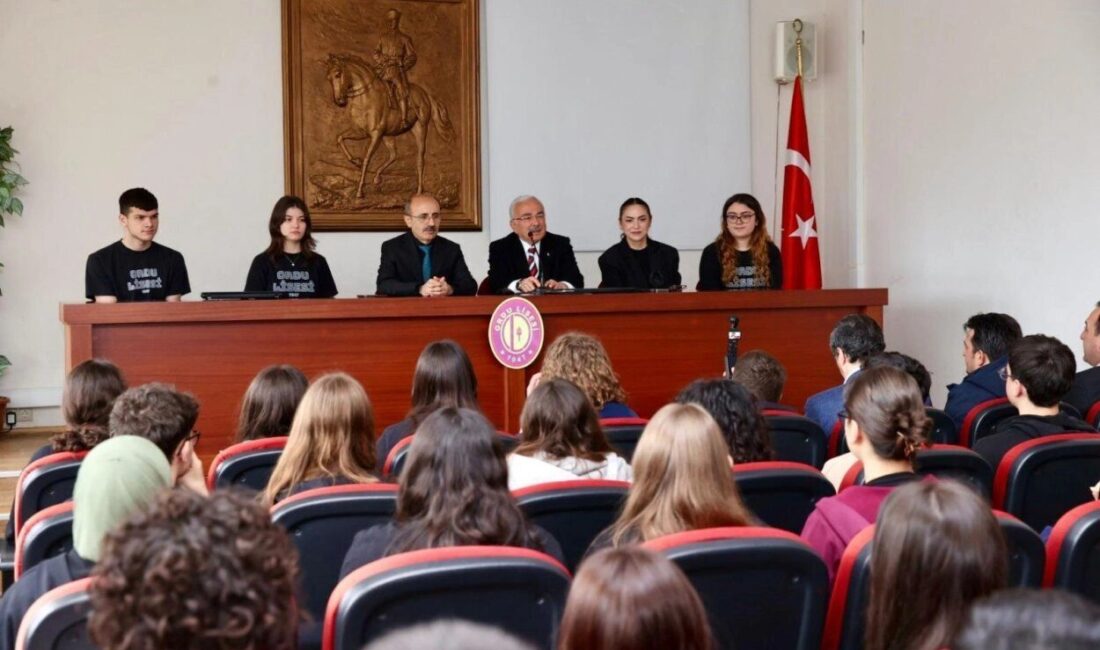Ordu’da gençlik buluşmalarına devam eden Ordu Büyükşehir Belediye Başkanı Dr.