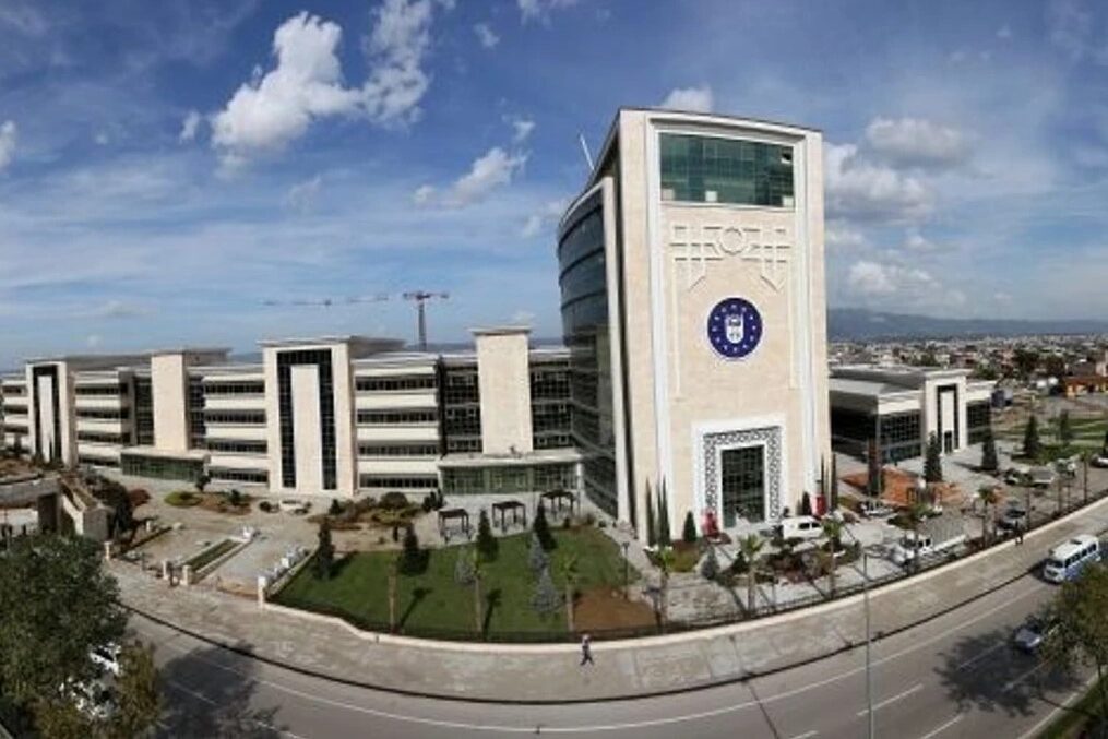 Bursa Büyükşehir Belediyesi'nde yeniden yapılanma süreci kapsamında, görevlerinden ayrılan ve