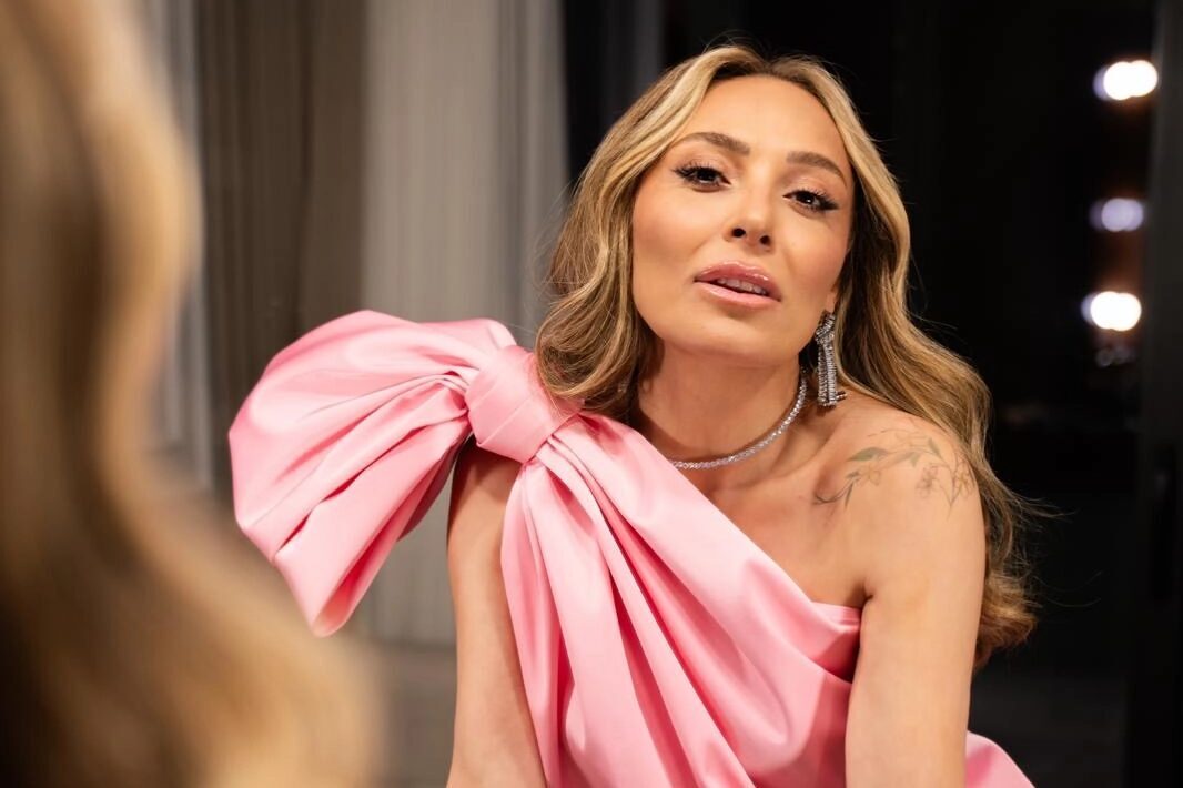 Kıbrıs Grand Saffire Hotel’de sahne alan Ziynet Sali, ekibinin hazırladığı