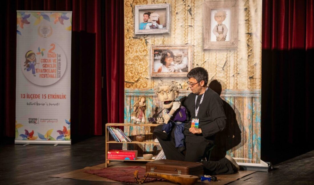 İzmir Çocuk ve Gençlik Tiyatroları Festivali kapsamında Bornova Belediyesi’nin ev
