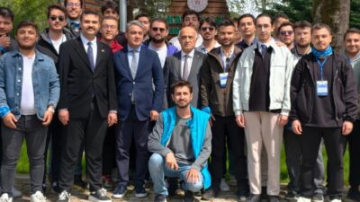 Bursa'da Gemlik Kaymakamı Osman Aslan Canbaba, Karacaali Gençlik Kampı’nda düzenlenen