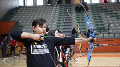 Bursa'da İnegöl Belediyesi 9. Okullar Arası Spor Festivali kapsamında okçuluk