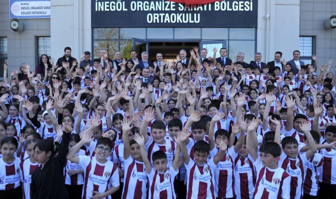 Bursa'da İnegölspor’un başlattığı “Bir Çocuğun Mutluluğu Dünyaya Bedel” kampanyası kapsamında