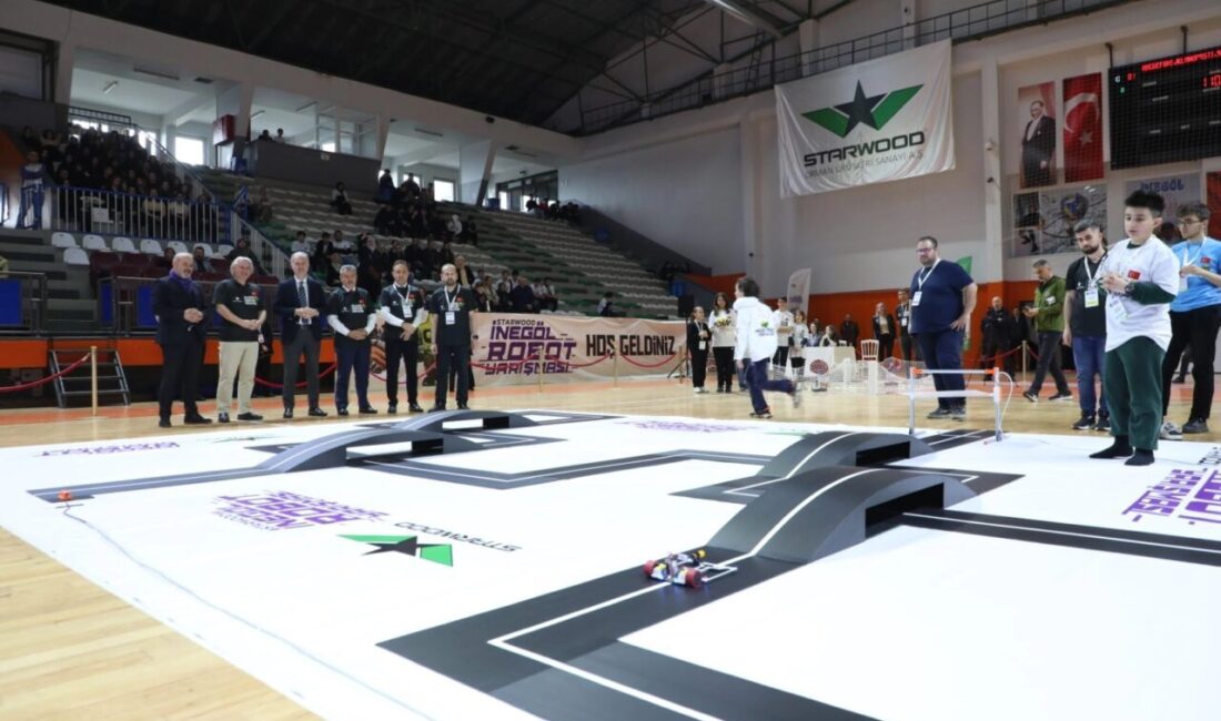 Bursa İnegöl’de Milli Eğitim Müdürlüğü tarafından “Geleceği Gençler Kodluyor” sloganıyla