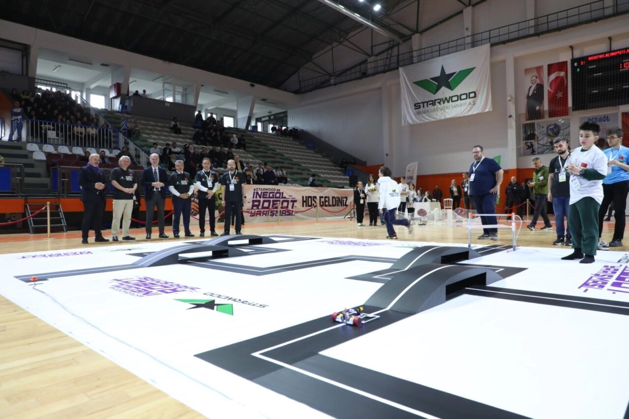 Bursa İnegöl’de Milli Eğitim Müdürlüğü tarafından “Geleceği Gençler Kodluyor” sloganıyla