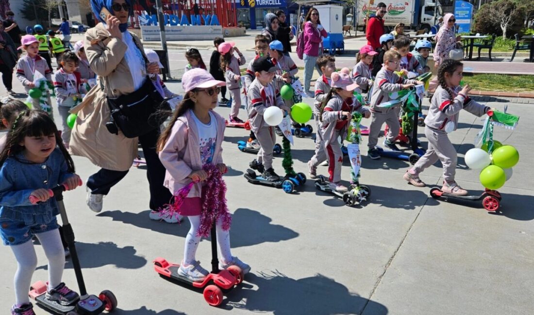 Bursa'nın Mudanya ilçesinde HOBA kapsamında düzenlenen etkinlikte anaokulu öğrencileri hem