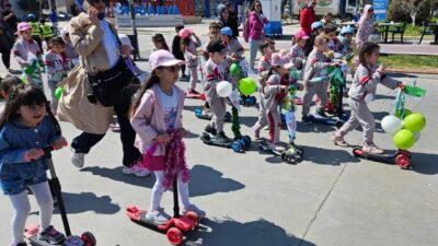 Bursa'nın Mudanya ilçesinde HOBA kapsamında düzenlenen etkinlikte anaokulu öğrencileri hem