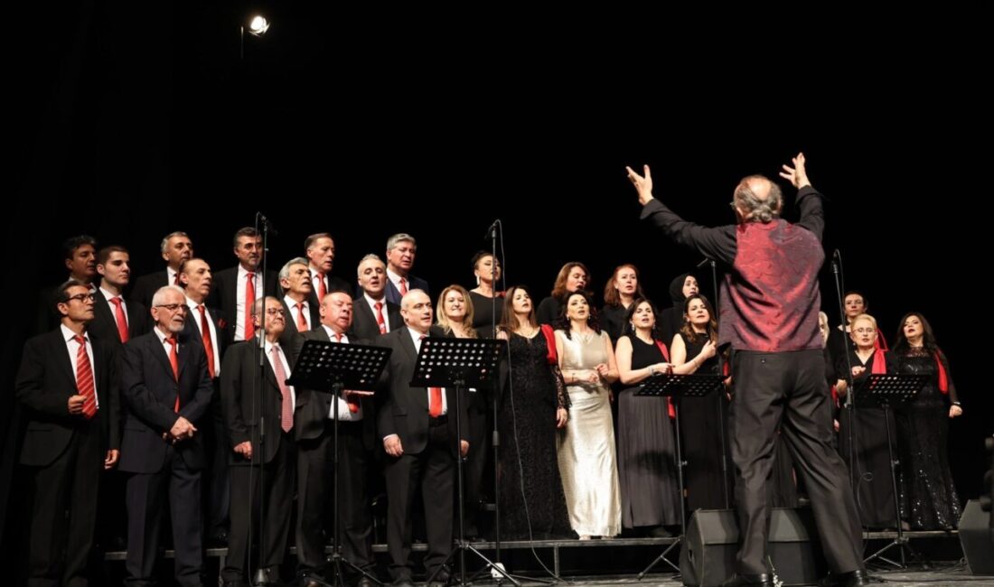 Bursa Nilüfer Belediyesi Türk Halk Müziği Korosu, şef Yaşar Kemal