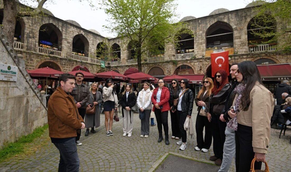 Bursa Osmangazi Belediyesi’nin düzenlediği gastronomi turunda Yalova Üniversitesi öğrencileri, Bursa’nın