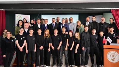 Bursa'da Yıldırım Belediye Başkanı Oktay Yılmaz, Hürriyet Mesleki ve Teknik