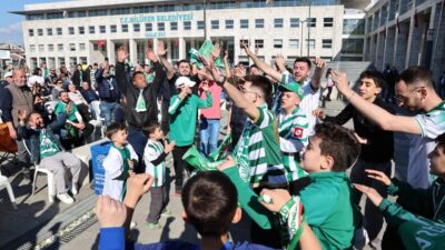 Bursaspor’un şampiyonluğu Nilüfer’de büyük bir coşkuyla kutlandı. Nilüfer Belediyesi Halk