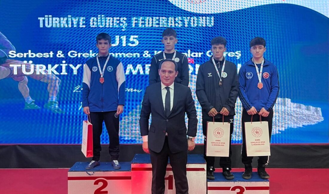 Bursa Büyükşehir Belediyesporlu güreşçiler Türkiye Şampiyonası’nda 3 madalya kazandı