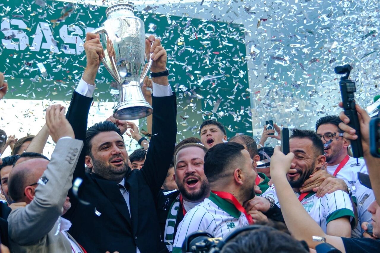 TFF 2. Lig Kırmızı Grup’ta şampiyonluğa ulaşan Bursaspor, Türkiye’de tüm