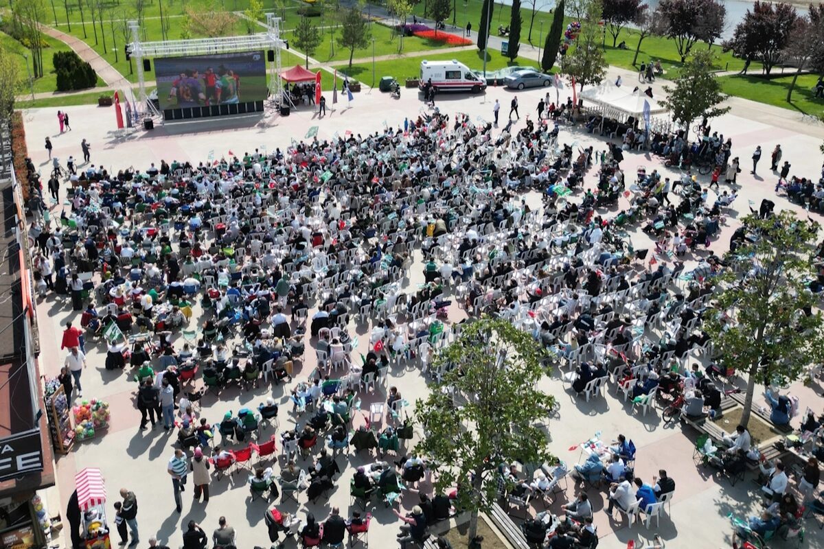 Bursaspor, evinde oynadığı maçta Somaspor’u 5-1 mağlup ederek bitime bir