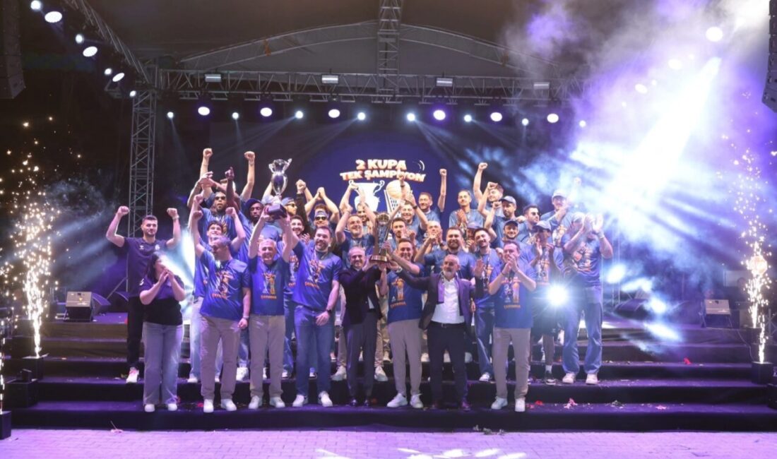 Çayırova Belediyesi Basketbol Takımı’nın şampiyonluk coşkusu tüm şehri sardı. Düzenlenen