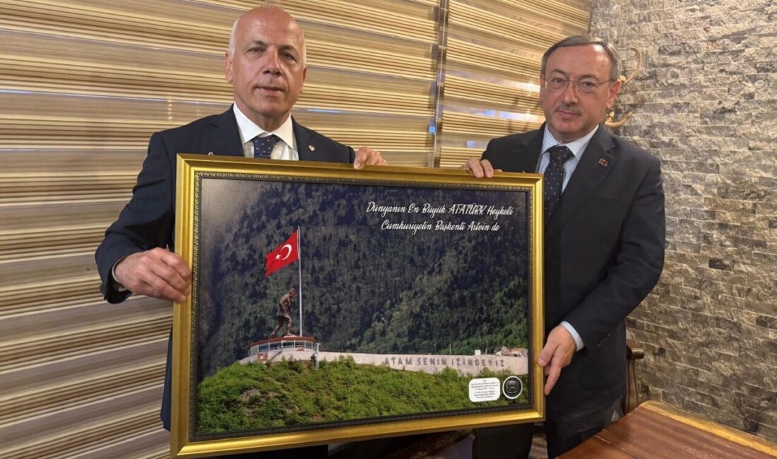 ÇAYKUR Genel Müdürü Yusuf Ziya Alim, Artvin’de sektör temsilcileriyle yaptığı