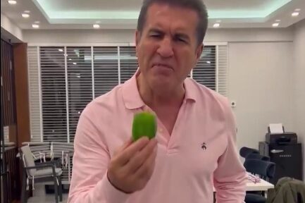 CHP Erzincan Milletvekili Mustafa Sarıgül, paylaştığı videoda bir adet biber