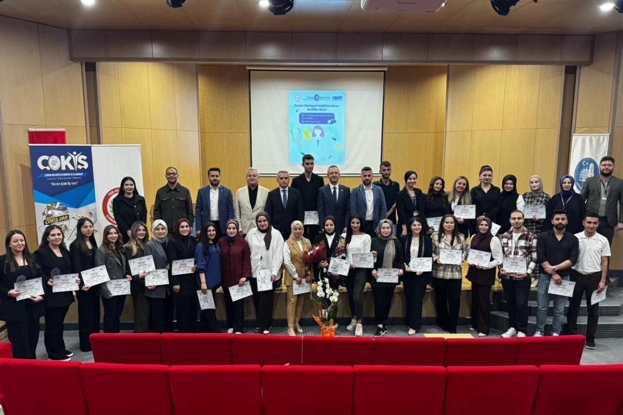 Çorum Belediyesi ile Çorum Eczacı Odası iş birliğinde hayata geçirilen “Farmahane Eczane Teknisyeni