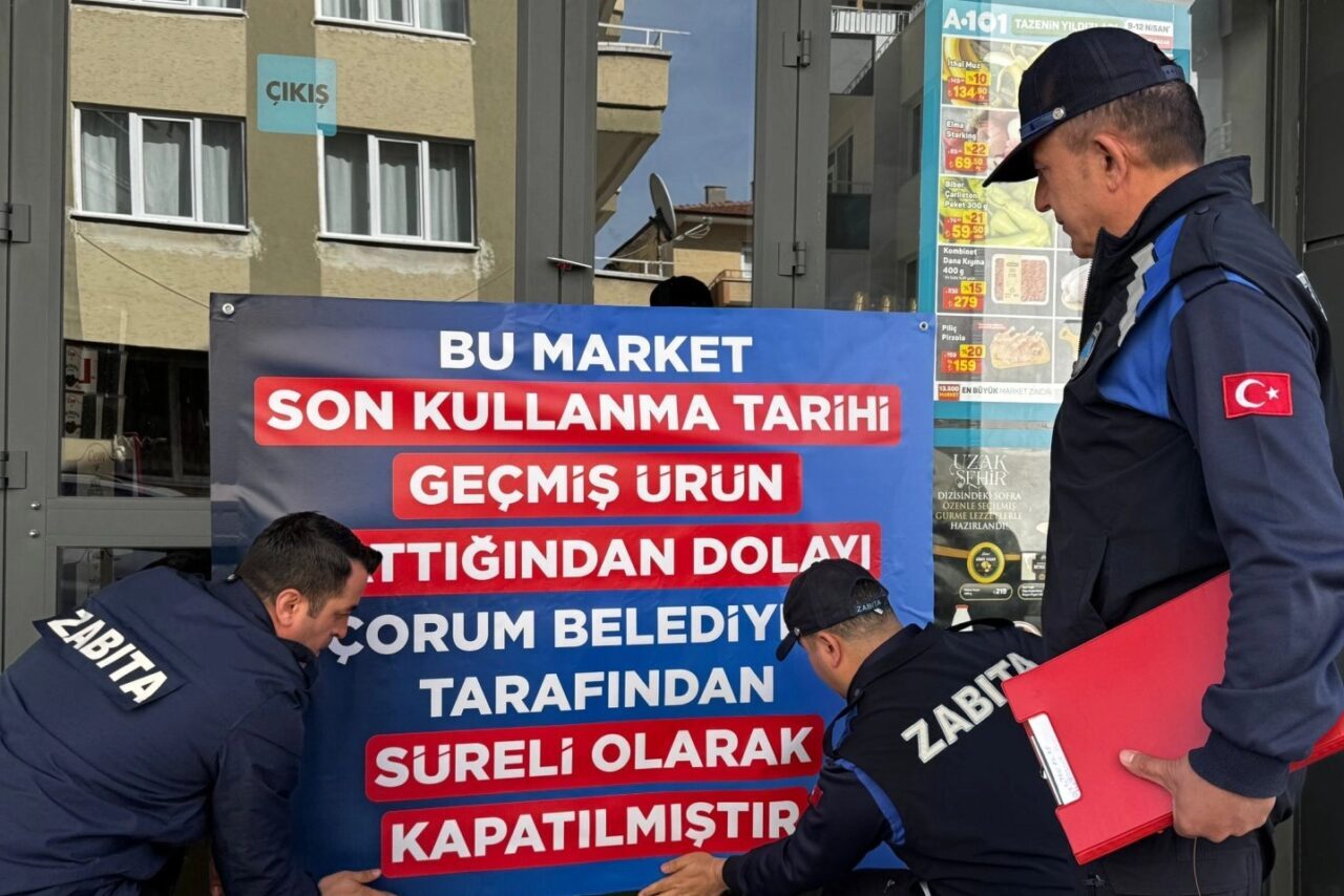 Çorum Belediyesi Zabıta Müdürlüğü ekipleri, son kullanma tarihi geçmiş ürün