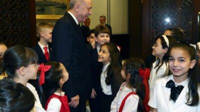 Cumhurbaşkanı Recep Tayyip Erdoğan, 23 Nisan kapsamında çocukları Cumhurbaşkanlığı Külliyesi’nde