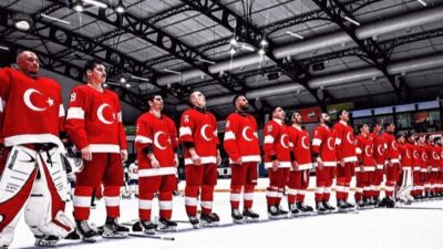 Cumhurbaşkanı Erdoğan, altın madalya kazanan Buz Hokeyi Erkek A Milli